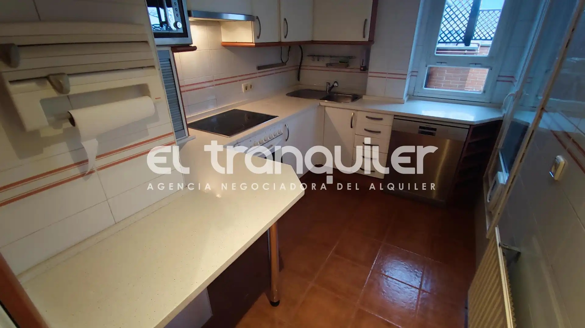 Cuina de Àtic de lloguer en Madrid amb Aire condicionat, Parquet i Terrassa