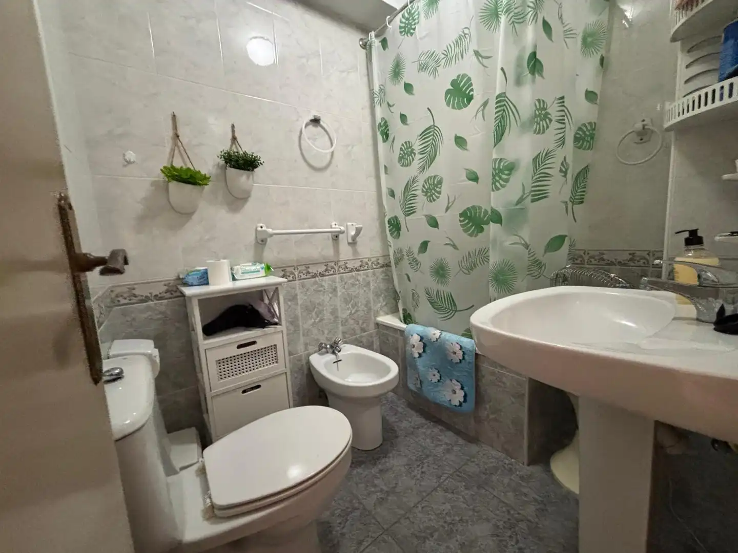 Bany de Pis en venda en Almería amb Aire condicionat, Terrassa i Moblat