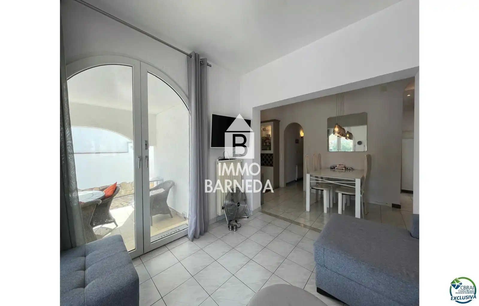 Vista exterior de Casa o xalet en venda en Empuriabrava amb Calefacció, Jardí privat i Terrassa