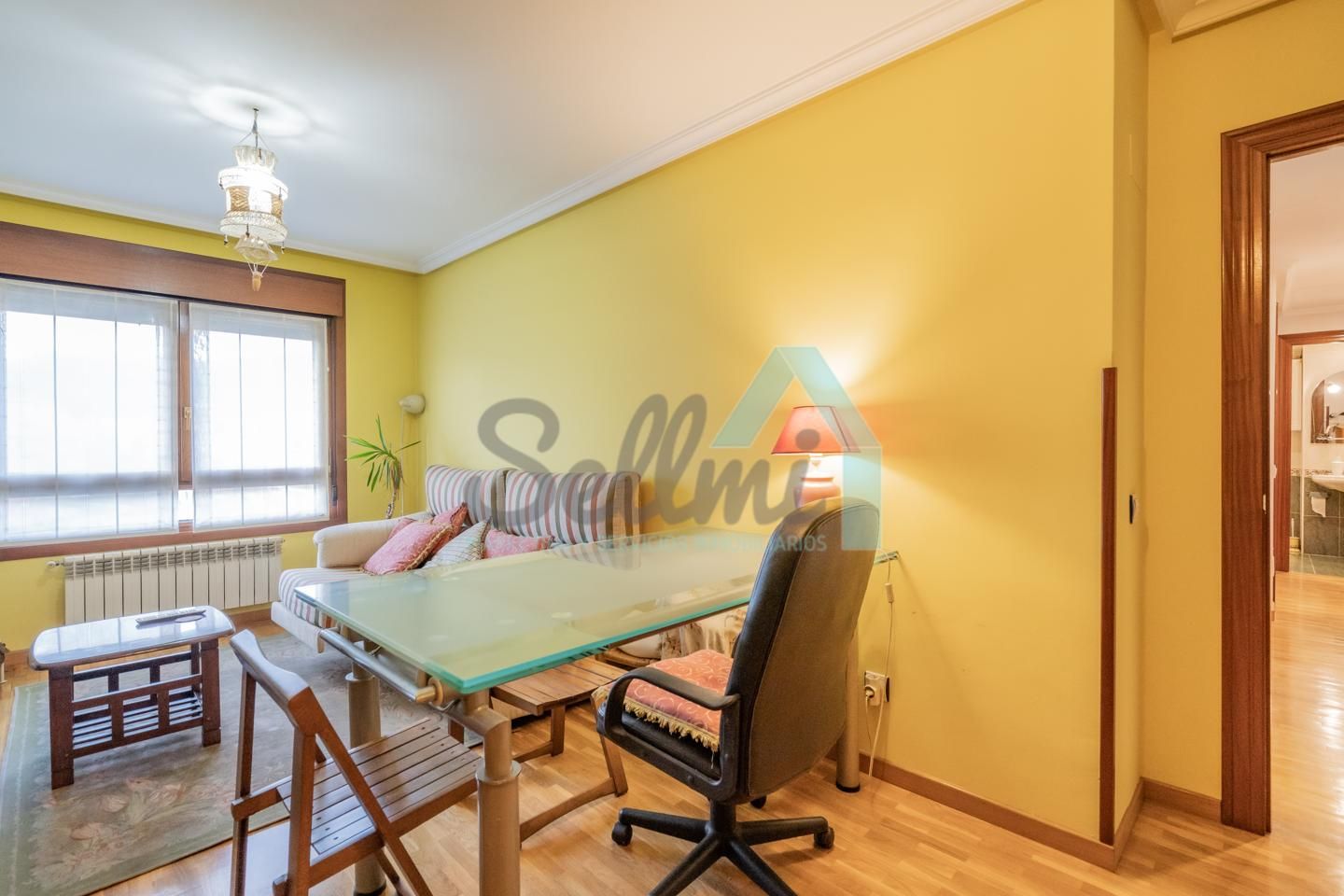 Dormitori de Pis en venda en Oviedo  amb Calefacció, Parquet i Terrassa