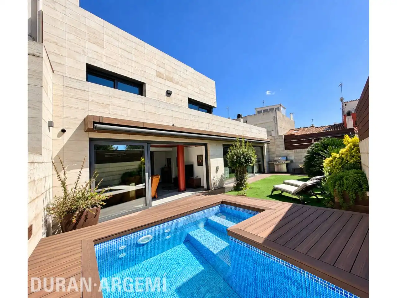 Terrassa de Casa o xalet en venda en Terrassa amb Aire condicionat, Calefacció i Jardí privat