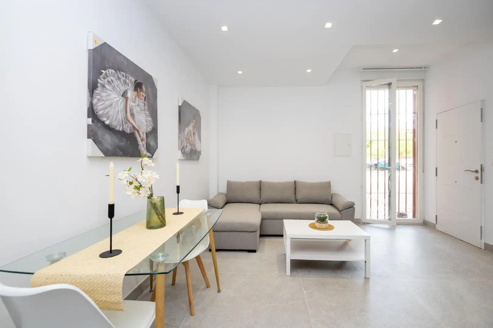 Living room of Flat for sale in Granada  with Air Conditioner, Heating and Furnished