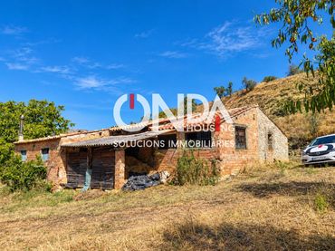 Casa rústica amb jardí en venda a Polígono Tremp 23