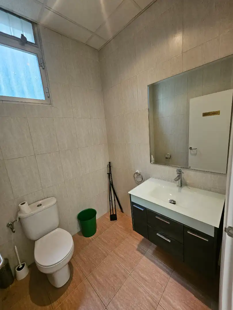 Baño de Oficina de alquiler en Abadiño  con Aire acondicionado, Calefacción y Internet