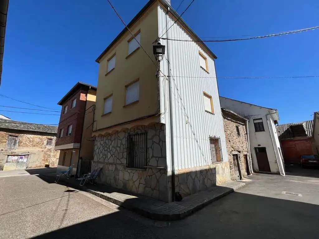 Vista exterior de Casa o chalet en venta en Noceda del Bierzo con Calefacción