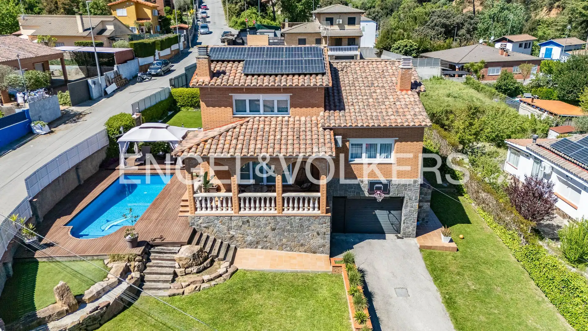 Vista exterior de Casa o chalet en venta en Castellar del Vallès con Aire acondicionado, Calefacción y Jardín privado