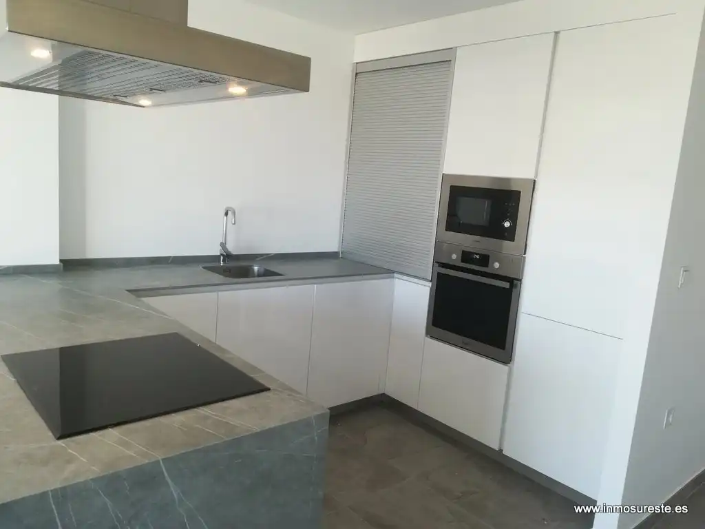 Cuina de Apartament en venda en Torrevieja amb Jardí privat, Terrassa i Piscina comunitària