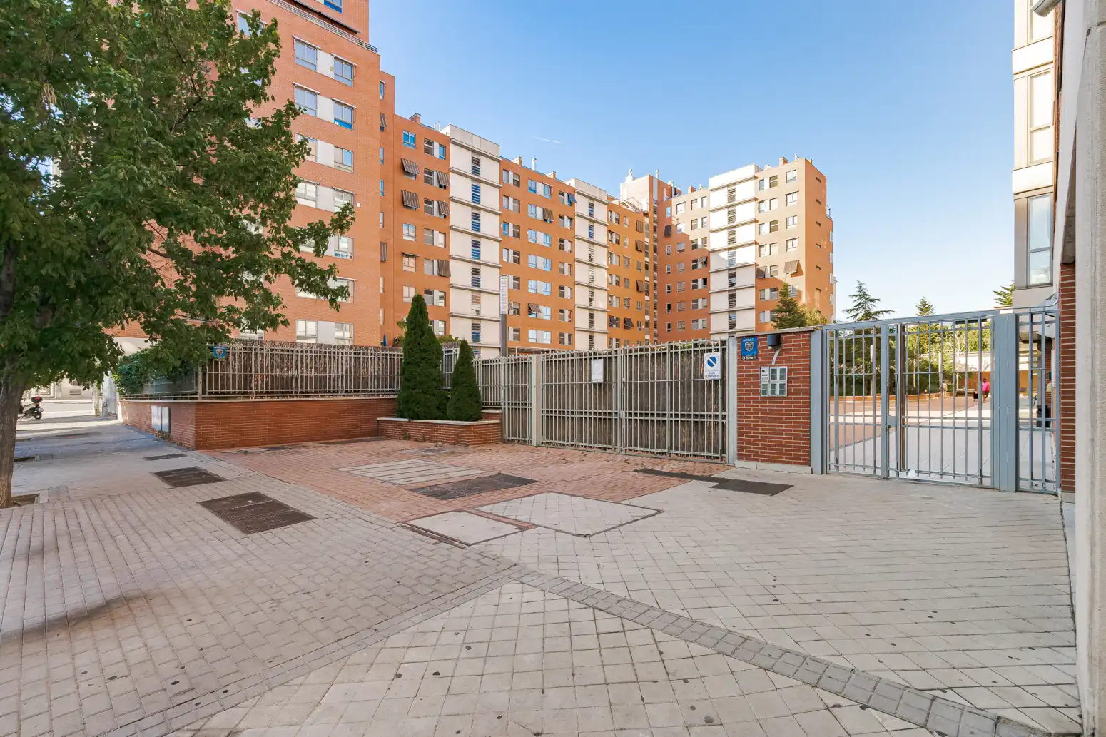 Vista exterior de Piso en venta en Madrid con Aire acondicionado, Calefacción y Jardín privado