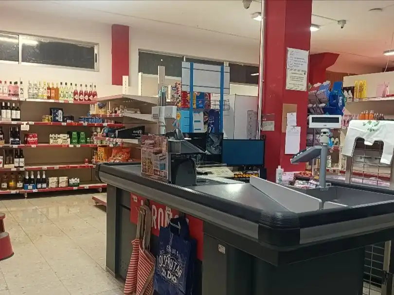 Gewerbefläche zur Miete in edificio bajo de.covadonga 85, imagen 2
