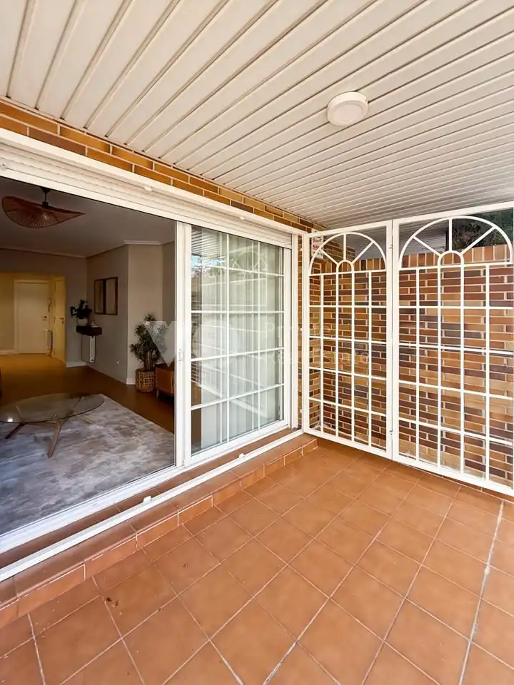 Planta baja de alquiler en Golf - El Carralero