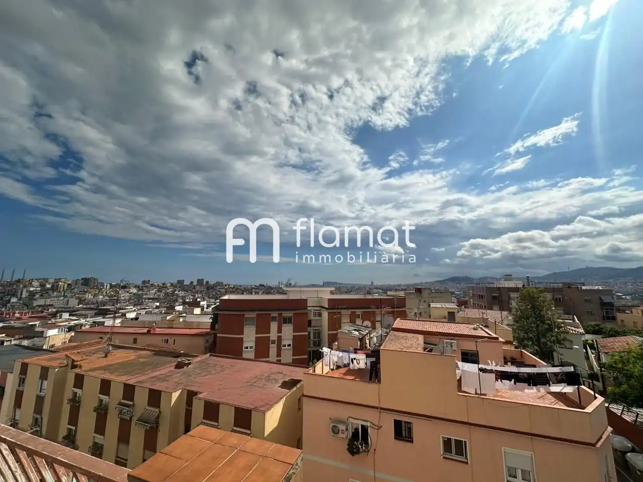 Vista exterior de Edificio en venta en Santa Coloma de Gramenet