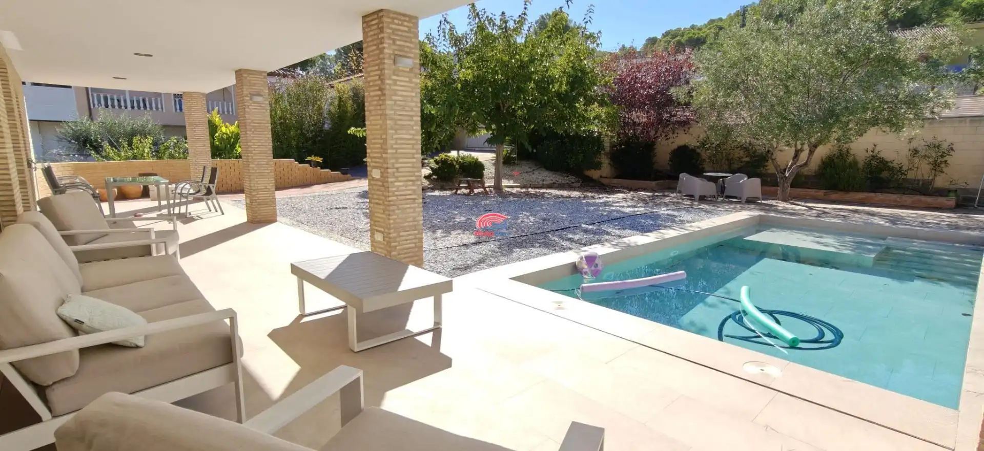 Chalet con piscina en venta en Gilet