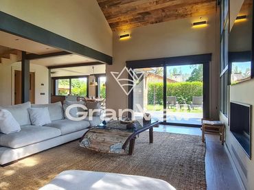 Chalet con balcón en venta en Puigcerdà