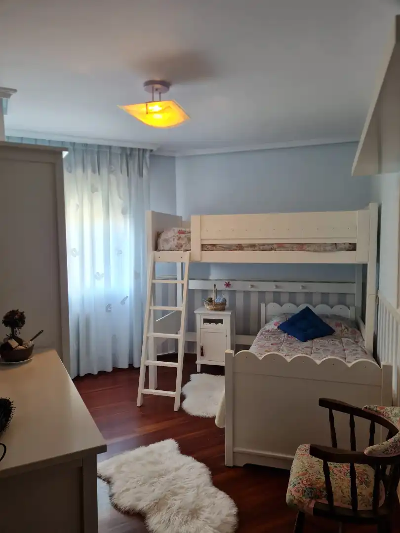Habitación de Piso de alquiler en Castro-Urdiales con Calefacción, Parquet y Amueblado