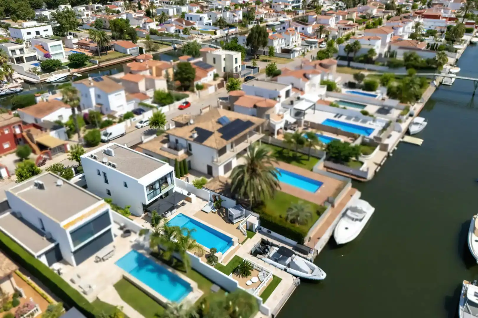 Vista exterior de Casa o xalet en venda en Empuriabrava amb Aire condicionat, Calefacció i Terrassa