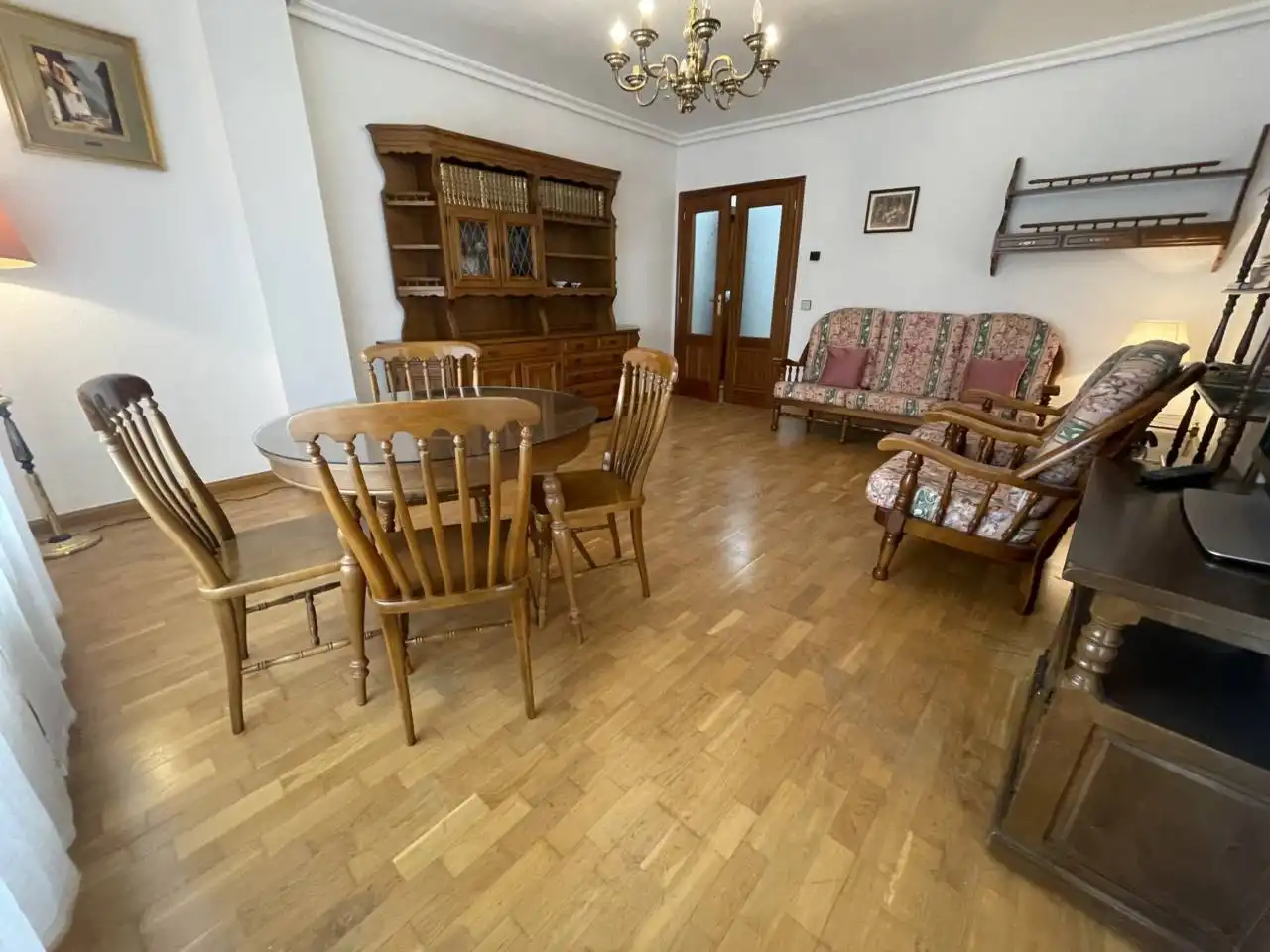 Living room of Flat for rent in Toledo  with Air Conditioner, Heating and Parquet flooring