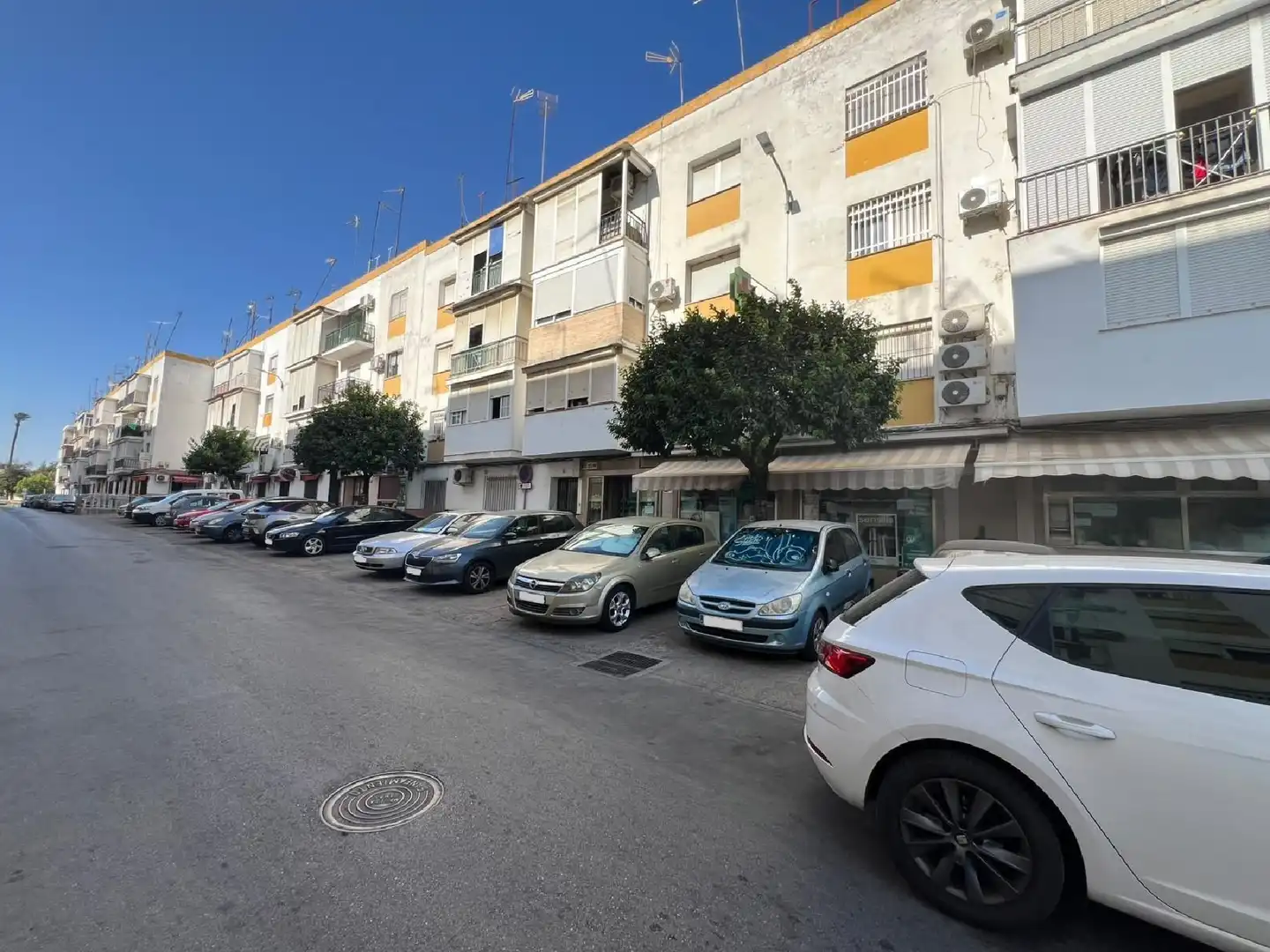 Vista exterior de Pis en venda en Dos Hermanas