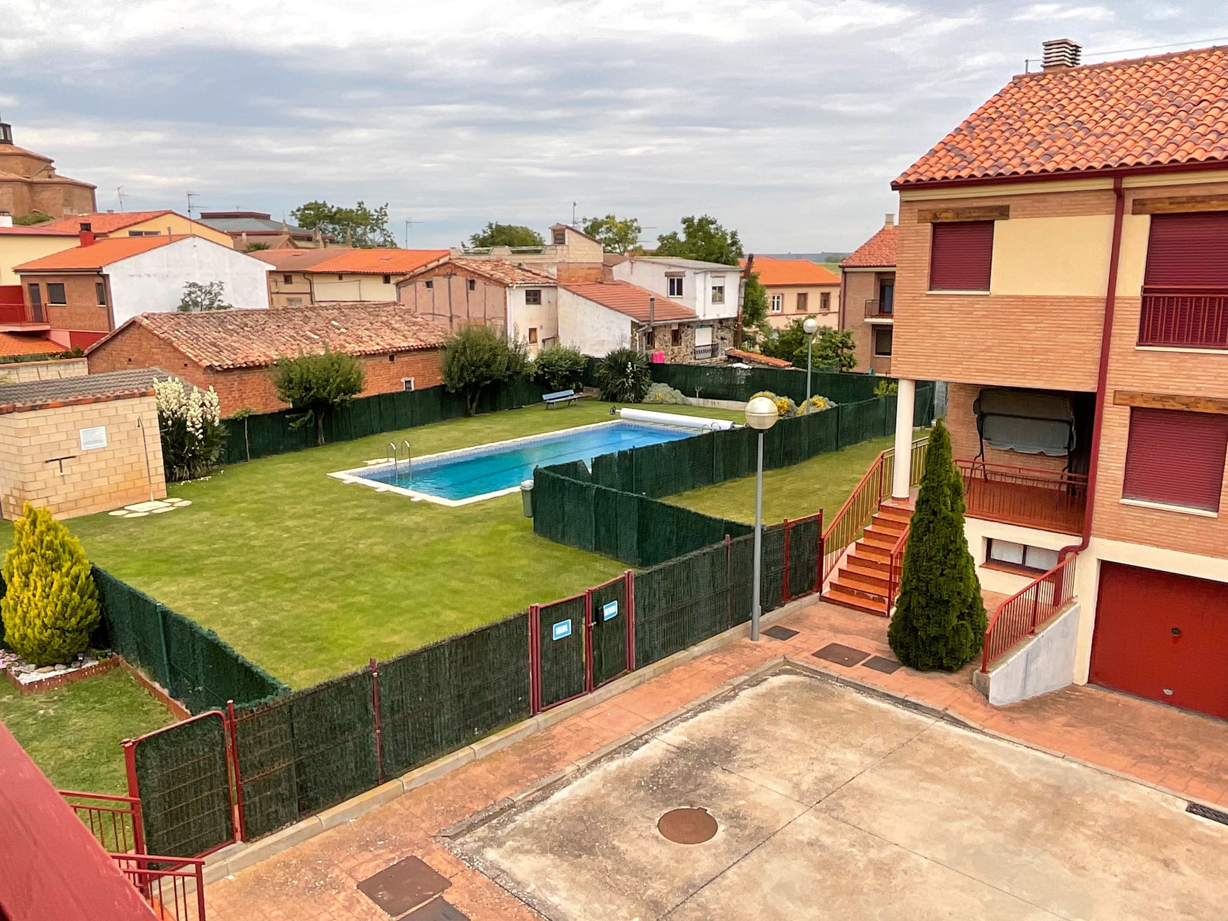 Piscina de Casa adosada en venda en Canillas de Río Tuerto amb Jardí privat, Parquet i Terrassa
