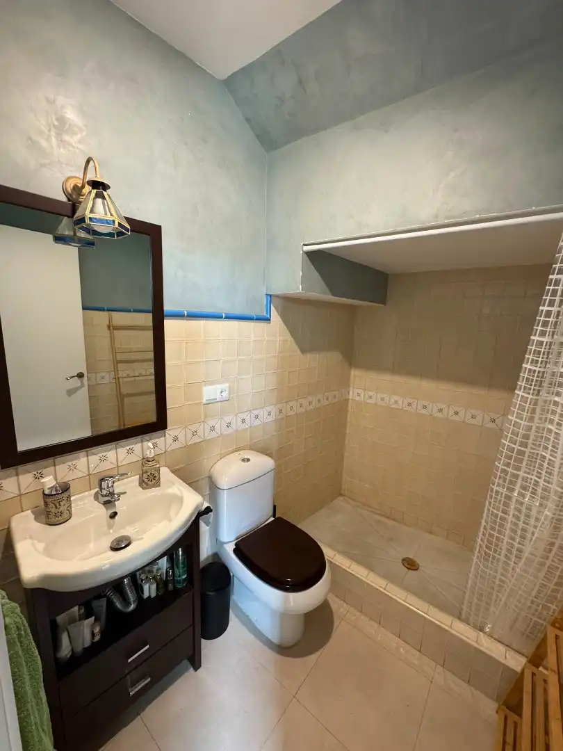 Badezimmer von Haus oder Chalet zur Miete in Sevilla mit Klimaanlage, Parkett und Terrasse