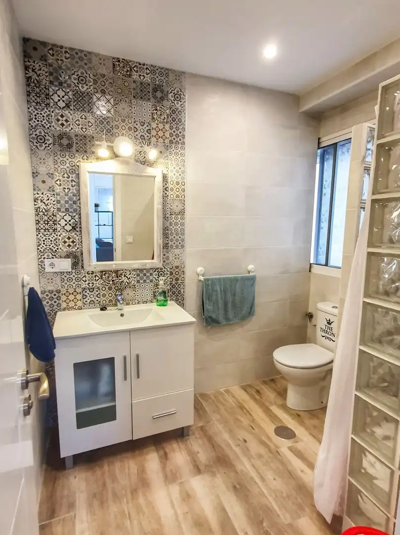 Badezimmer von Wohnung zur Miete in Málaga mit Klimaanlage und Möbliert