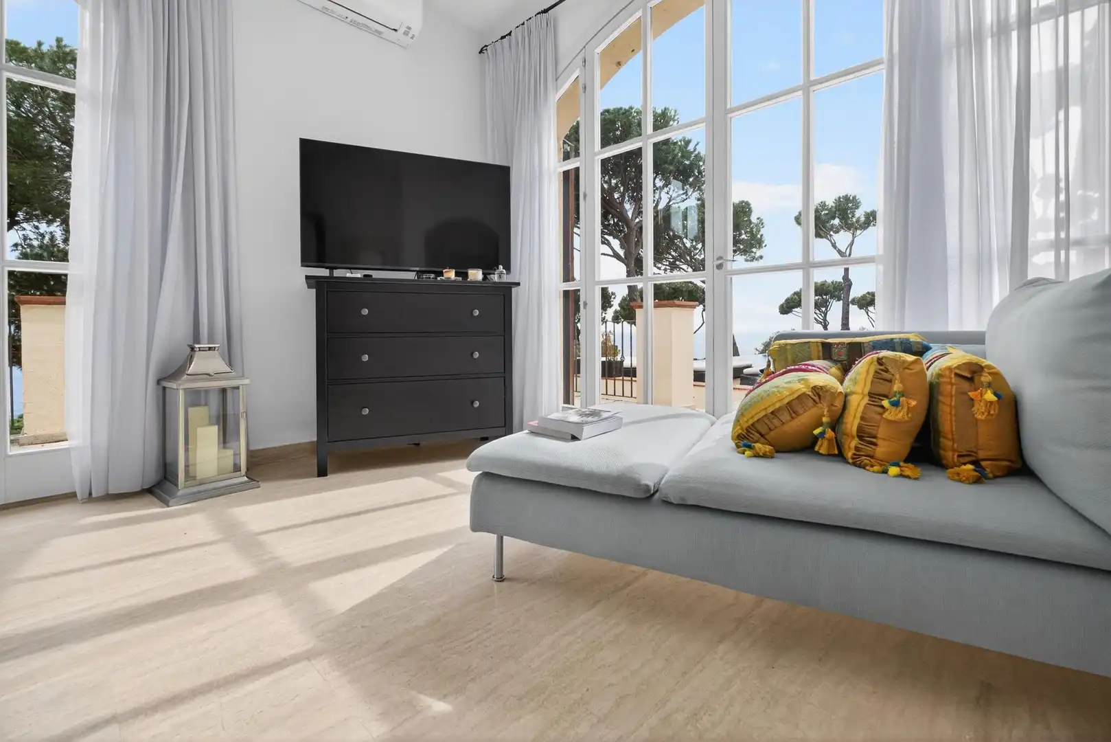 Sala de estar de Casa o chalet en venta en Sant Feliu de Guíxols con Aire acondicionado, Jardín privado y Parquet