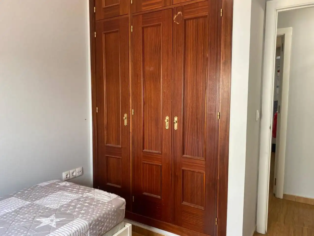 Dormitori de Pis de lloguer en Jerez de la Frontera amb Calefacció, Terrassa i Moblat