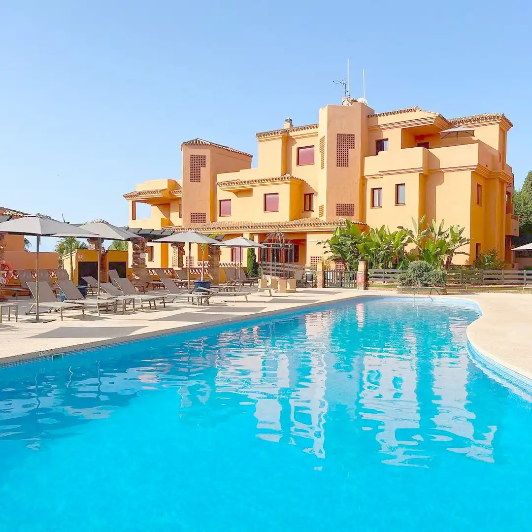 Swimming pool of Apartments for sale in Benahavís  with Air Conditioner, Terrace and Swimming Pool