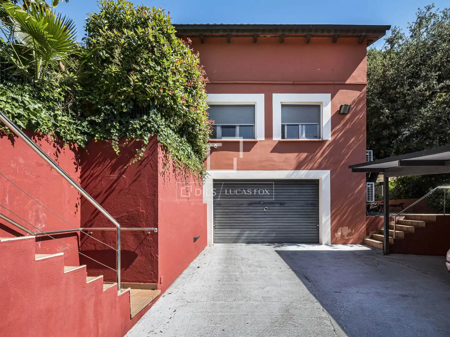 Vista exterior de Casa o xalet en venda en Sant Cugat del Vallès amb Aire condicionat, Calefacció i Jardí privat