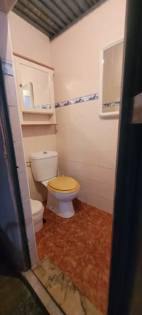 Bany de Casa o xalet en venda en Algeciras amb Aire condicionat, Jardí privat i Terrassa