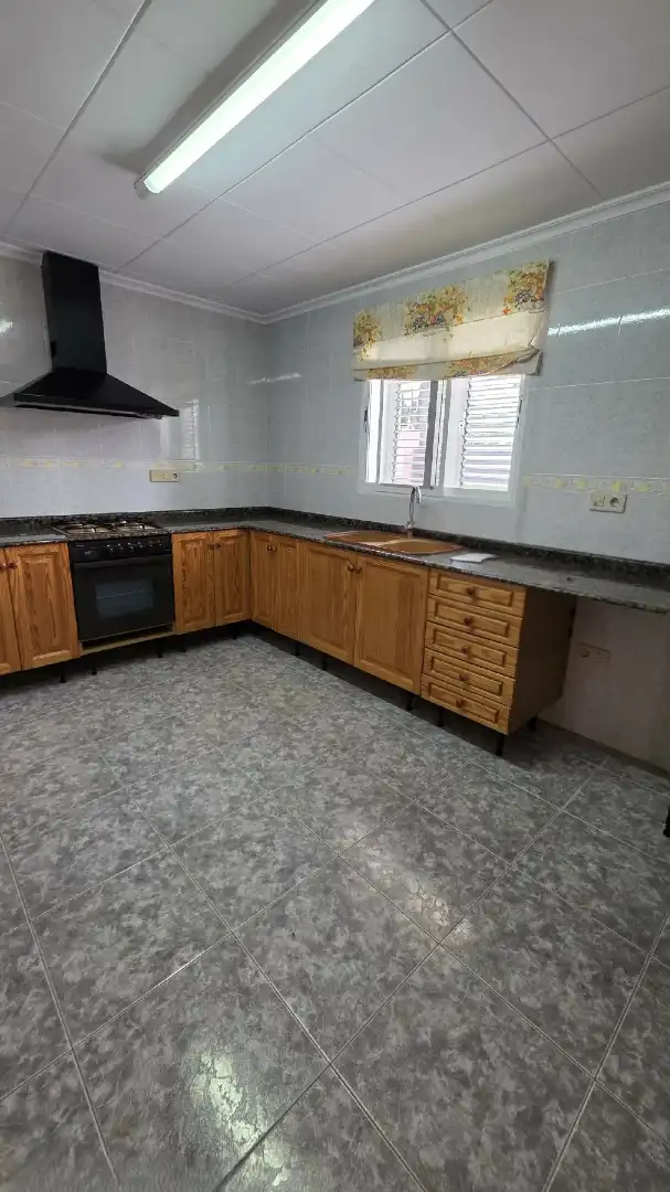 Cocina de Casa o chalet en venta en Chiva con Aire acondicionado, Jardín privado y Terraza