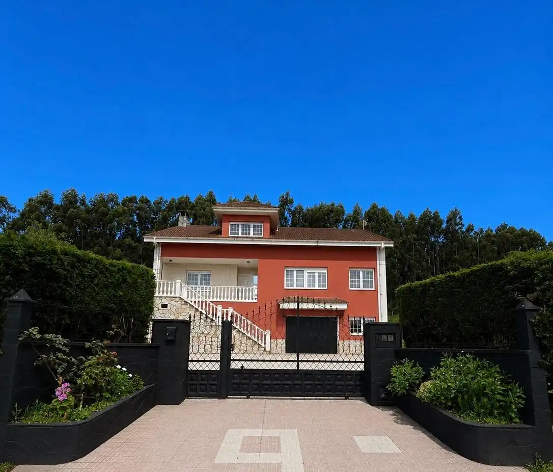 Vista exterior de Casa o xalet en venda en Corvera de Asturias amb Calefacció, Jardí privat i Terrassa