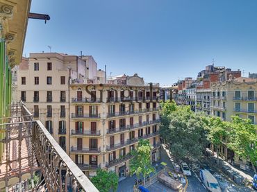 Pis amb balcó en venda a Carrer d'Aribau