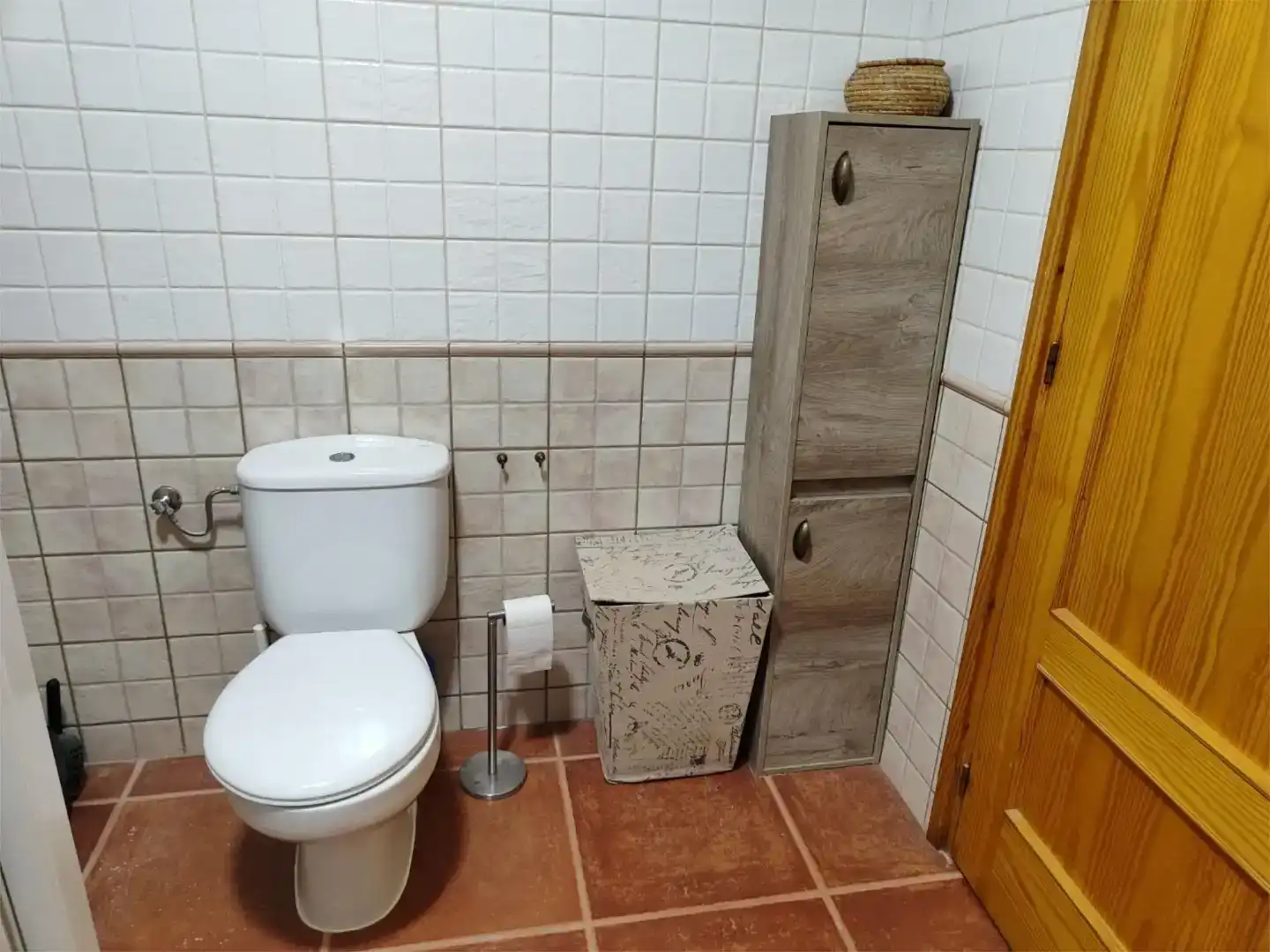 Baño de Piso en venta en Corbera d'Ebre con Horno, Lavadora y Microondas