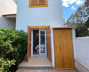 Vista exterior de Pis de lloguer en Sant Josep de sa Talaia amb Aire condicionat, Calefacció i Jardí privat