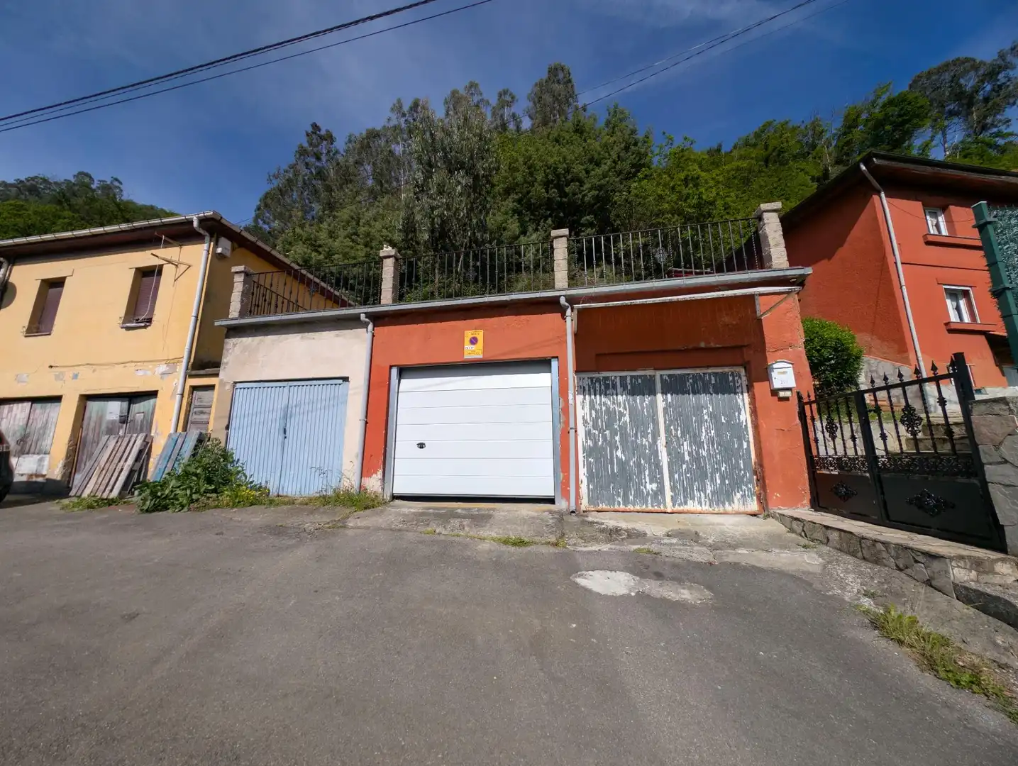 Parking de Casa o chalet en venta en Mieres (Asturias) con Calefacción, Jardín privado y Terraza