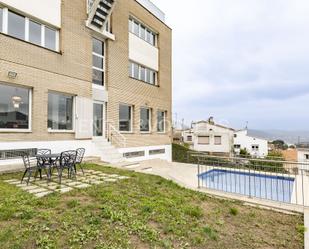 Vista exterior de Casa adosada en venda en Sant Just Desvern amb Aire condicionat, Calefacció i Jardí privat