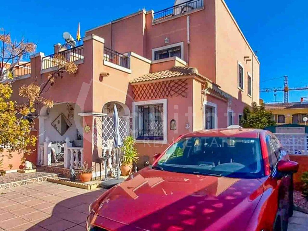Vista exterior de Casa adosada en venda en Los Montesinos amb Aire condicionat i Piscina comunitària