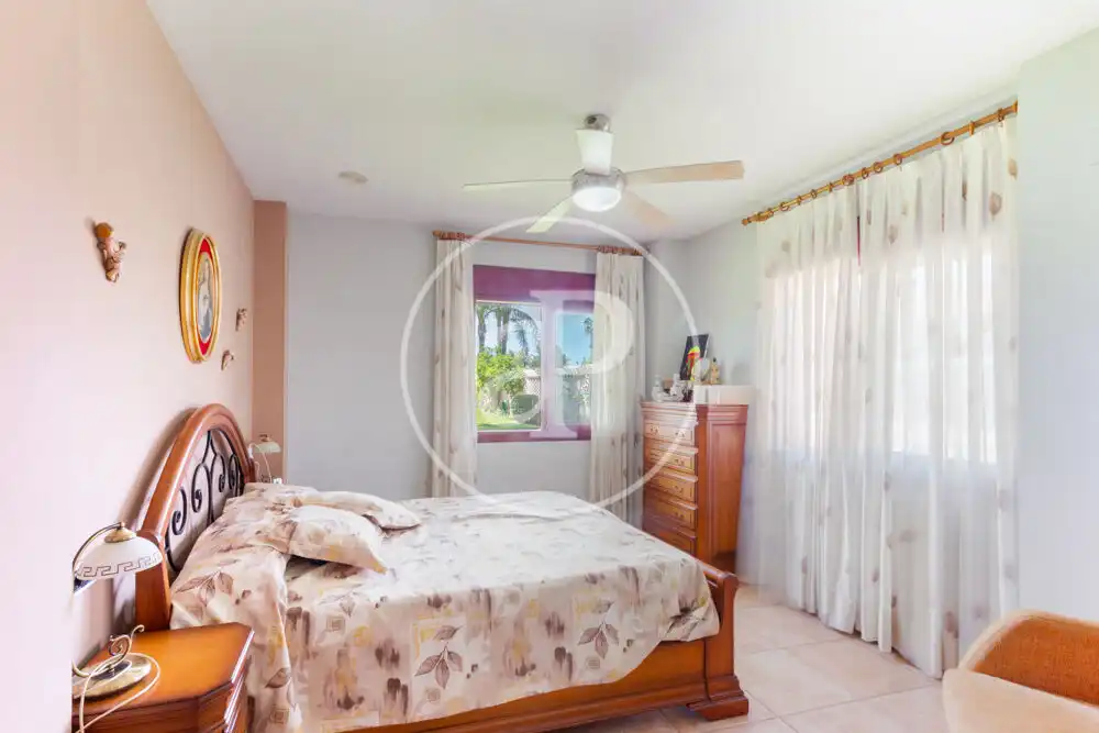 Habitación de Casa o chalet en venta en Sagunto / Sagunt con Aire acondicionado, Calefacción y Jardín privado