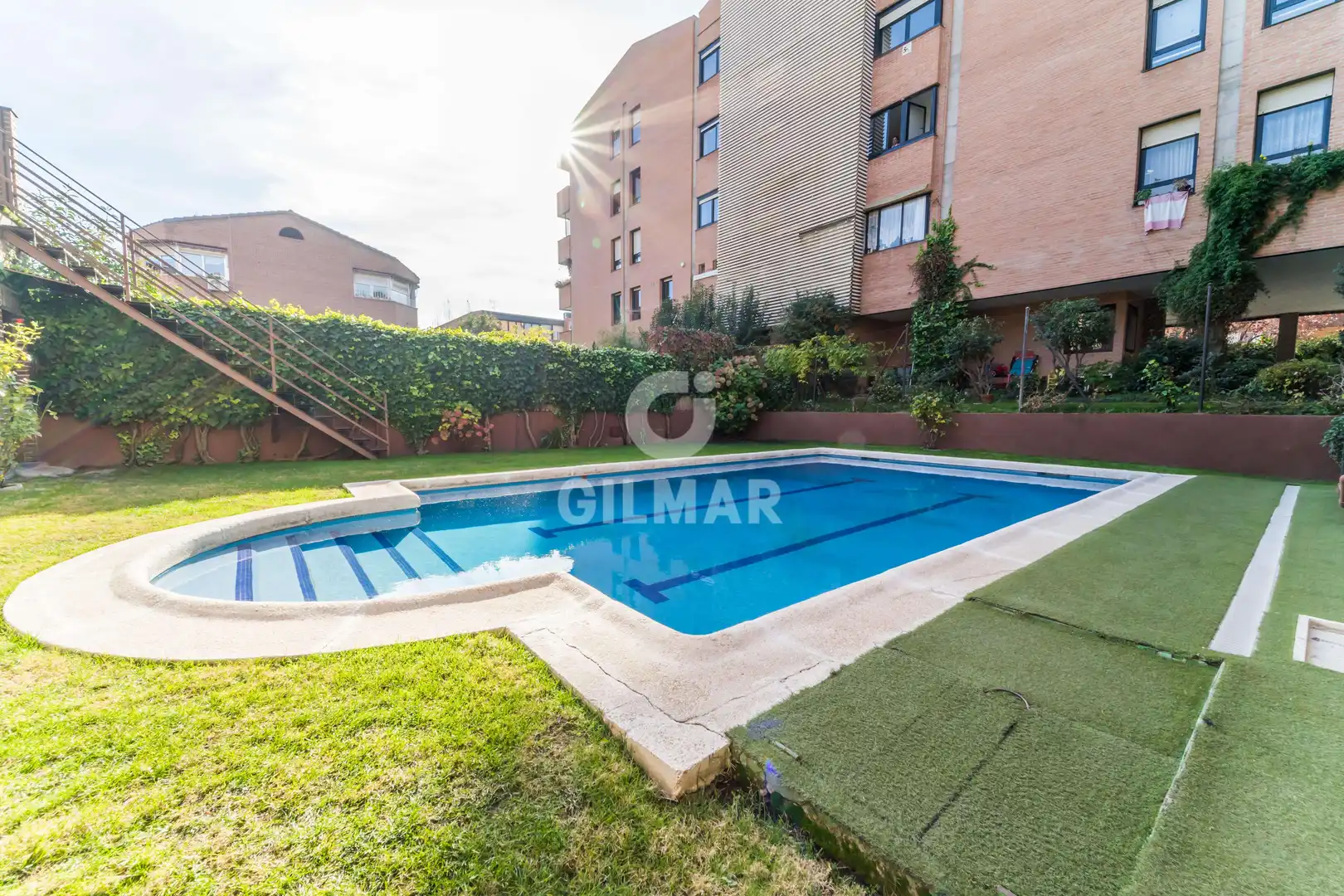 Piscina de Estudio en venta en Madrid con Calefacción, Jardín privado y Piscina