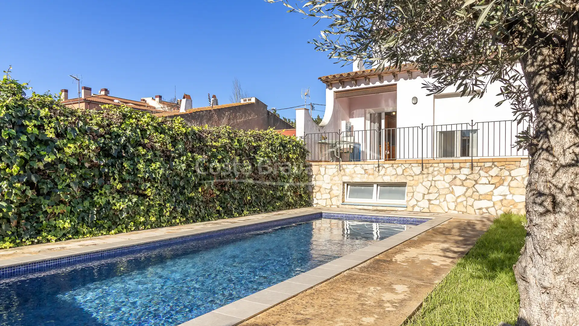Piscina de Casa adosada en venda en Palafrugell amb Calefacció, Jardí privat i Parquet