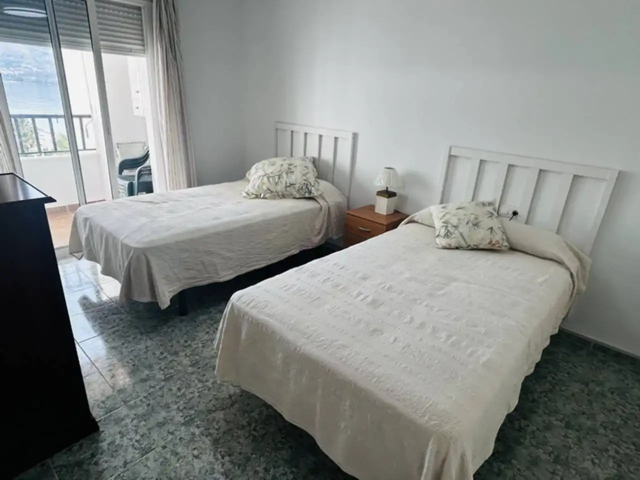 Habitación de Apartamento de alquiler en Almuñécar con Aire acondicionado, Terraza y Amueblado