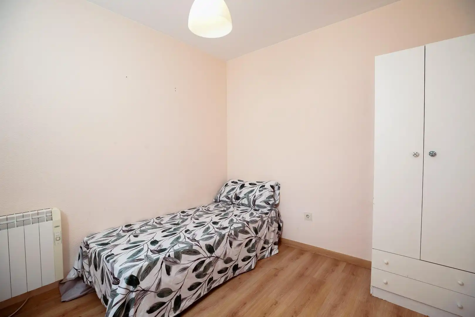 Bedroom of Flat for sale in Jaca  with Heating, Parquet flooring and Terrace