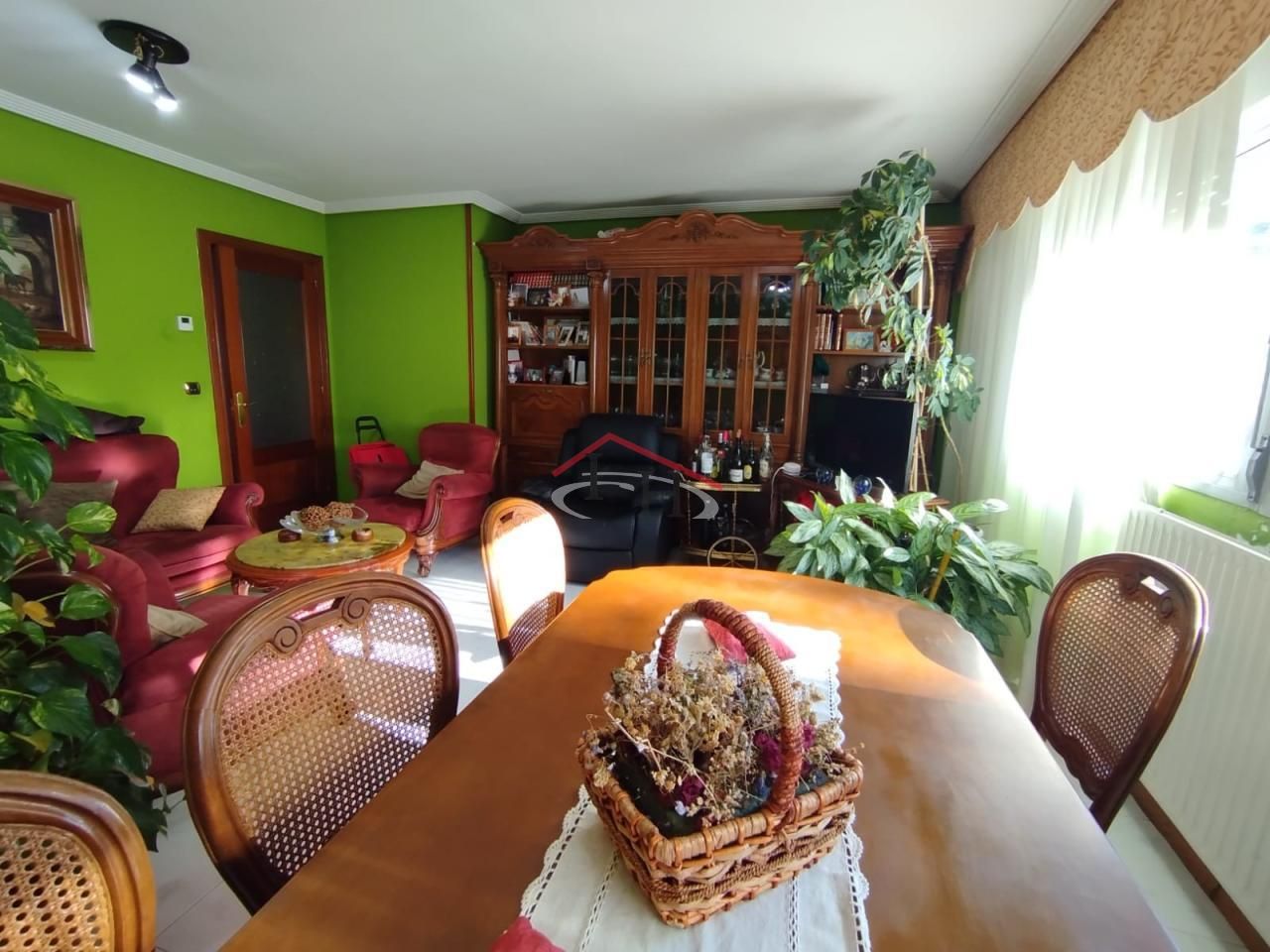Sala d'estar de Pis en venda en León Capital  amb Calefacció i Traster