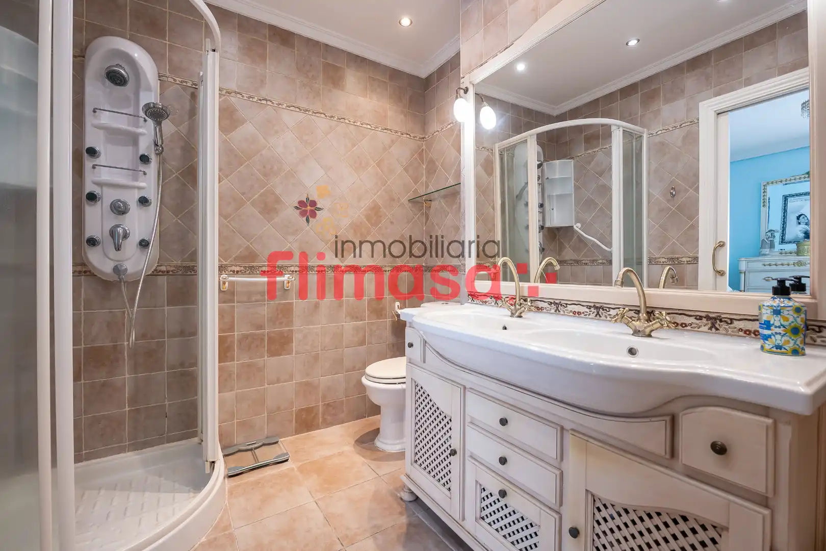 Bathroom of Houses for sale in Villaviciosa de Odón  with Air Conditioner, Heating and Private garden