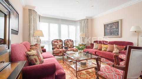 Impecable unifamiliar con terreno parcelable y urbanizable en el centro de Luanco, immagine 4