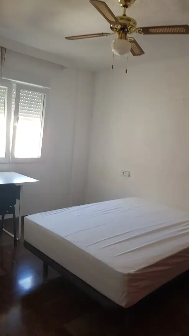 Dormitori de Àtic de lloguer en La Zubia amb Aire condicionat, Jardí privat i Terrassa
