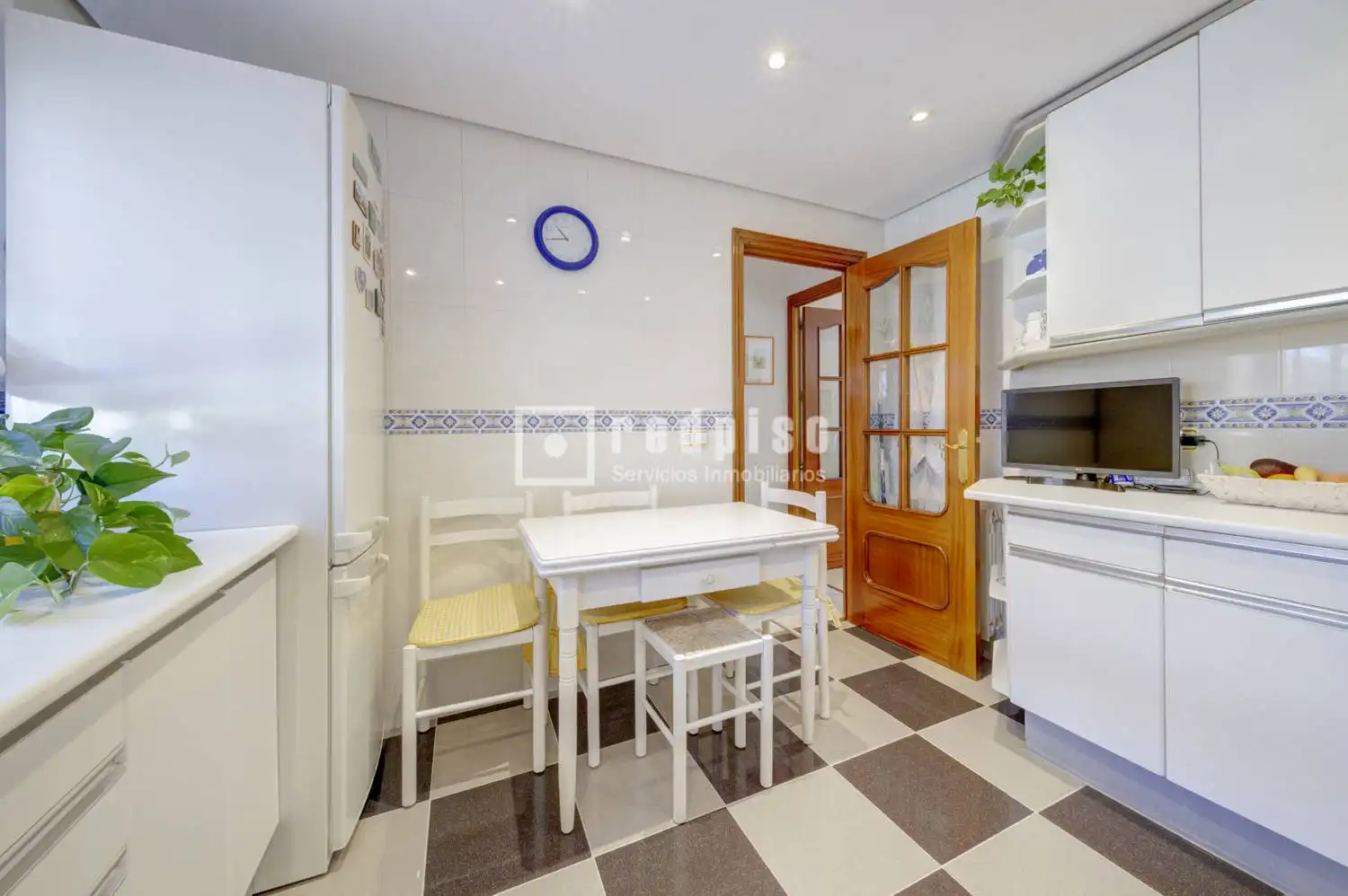 Kitchen of Houses for sale in Pozuelo de Alarcón  with Air Conditioner, Heating and Parquet flooring
