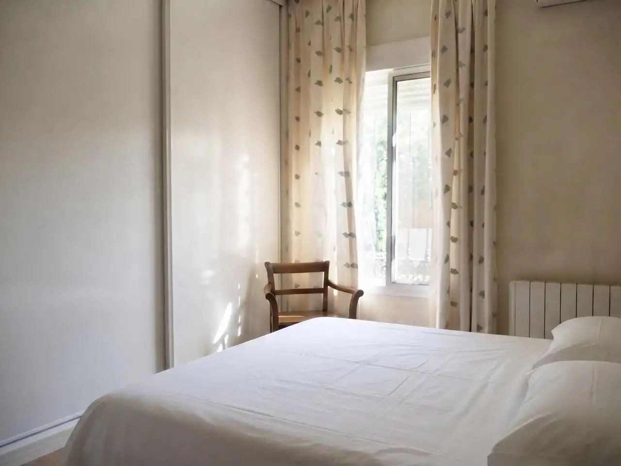 Dormitori de Casa o xalet en venda en Montequinto amb Aire condicionat, Jardí privat i Terrassa