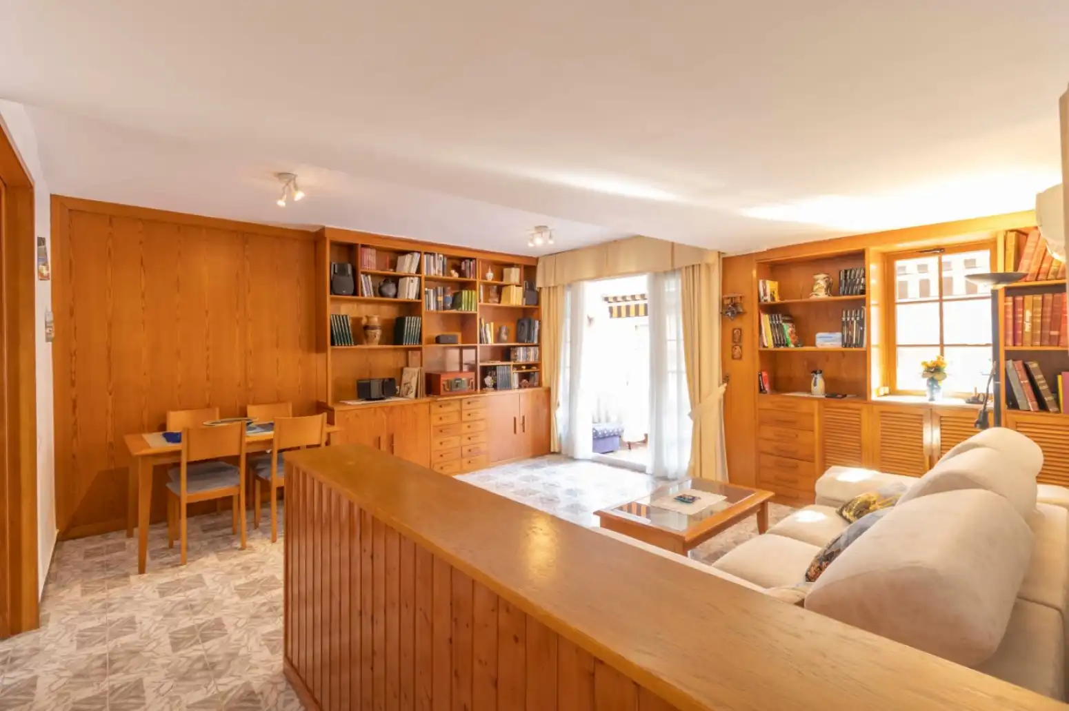 Sala d'estar de Pis de lloguer en Sevilla amb Aire condicionat, Terrassa i Traster