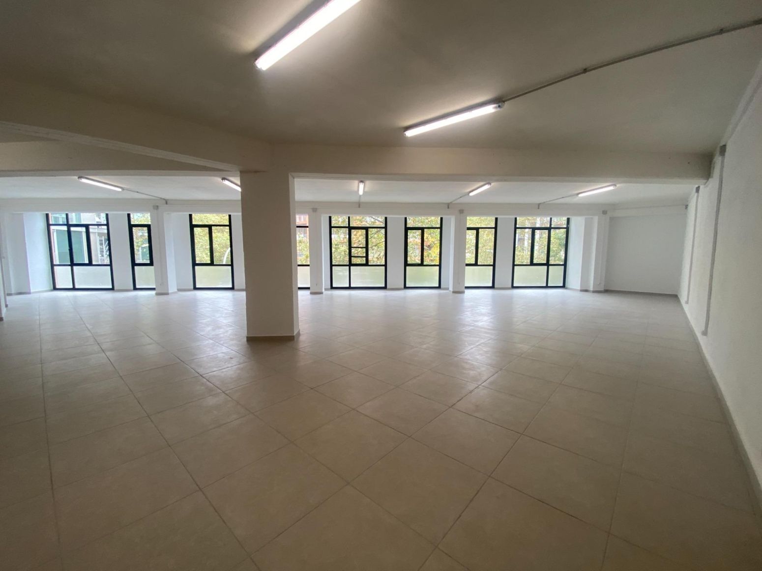 Premises to rent in  Barcelona Capital  with Terrace